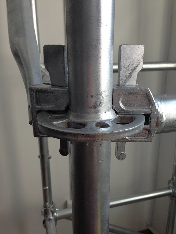 Fahrbares Ringlock-Rohrgerüst für den Maschinenbautransport